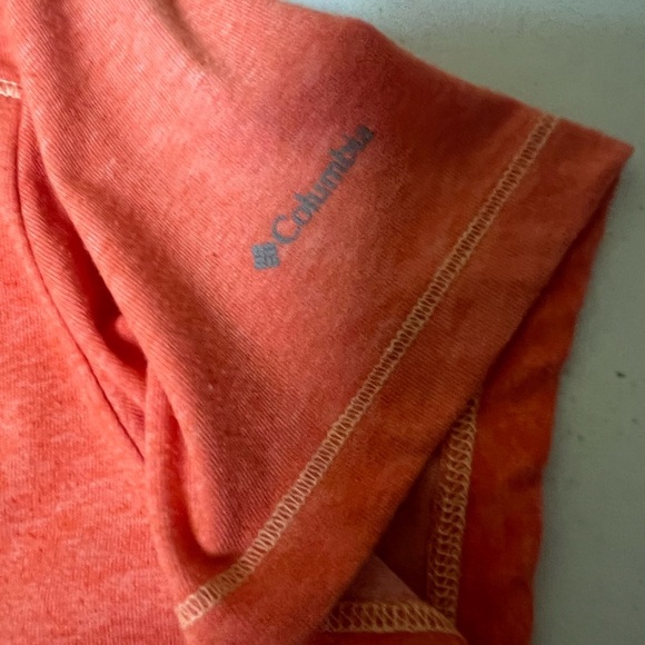 COLUMBIA SPORTSWEAR LADIES SHORT SLEEVE ATHLETIC TOP CORAL COLOR SIZE XL V NECK - Picture 8 of 9